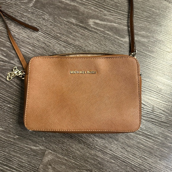 Perfect condition! Michael Kors Crossbody Purse - Picture 1 of 3